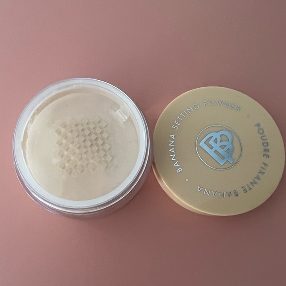 ⭐️⭐️ 5/ $25 ⭐️⭐️ Banana Setting Powder 4 g - Picture 3 of 3